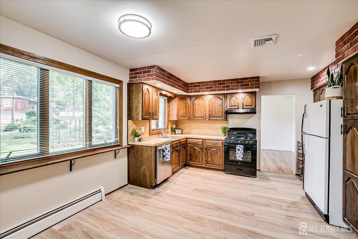 40 Montclair Avenue Edison, NJ 08820 - Photo 26 of 57