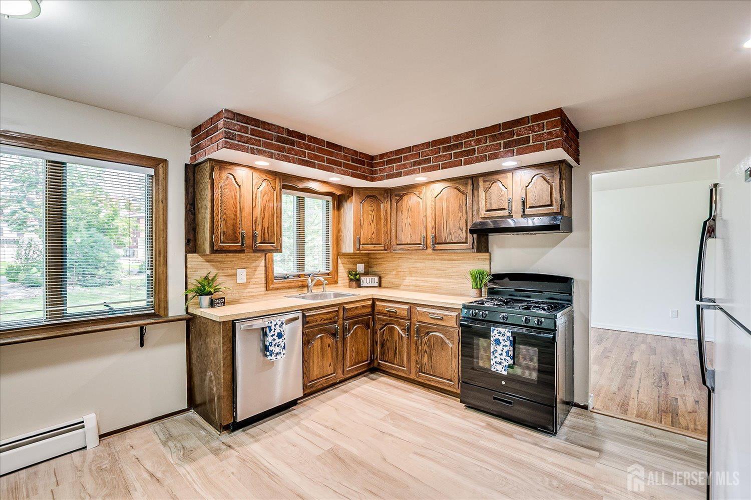 40 Montclair Avenue Edison, NJ 08820 - Photo 27 of 57