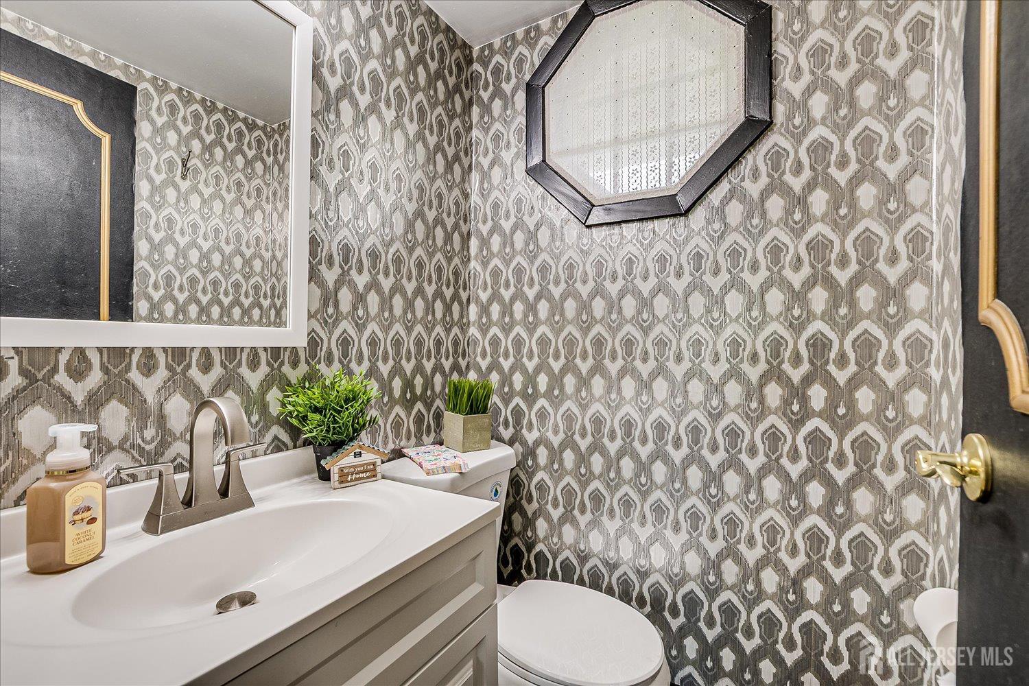 40 Montclair Avenue Edison, NJ 08820 - Photo 32 of 57