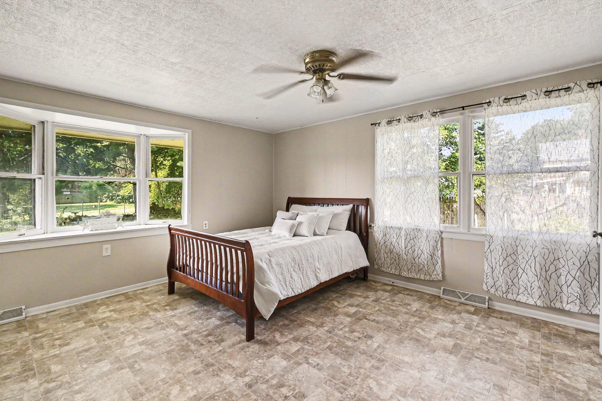 412 Merritt Street Charlotte, MI 48813 - Photo 12 of 22 016_file_8378