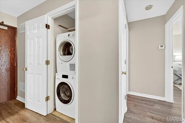 $210,000 | 950 East Rue De La Banque, Unit 208, Creve Coeur, MO 63141