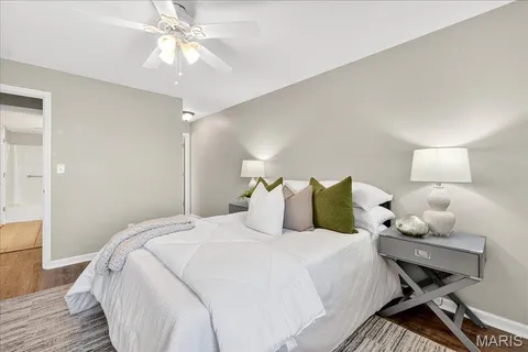 $210,000 | 950 East Rue De La Banque, Unit 208, Creve Coeur, MO 63141