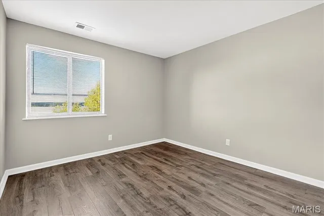 $210,000 | 950 East Rue De La Banque, Unit 208, Creve Coeur, MO 63141