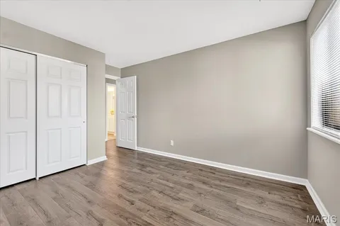 $210,000 | 950 East Rue De La Banque, Unit 208, Creve Coeur, MO 63141