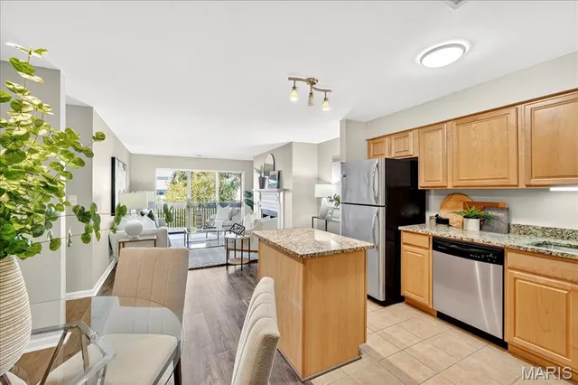 $210,000 | 950 East Rue De La Banque, Unit 208, Creve Coeur, MO 63141