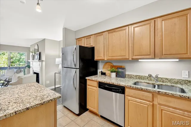 $210,000 | 950 East Rue De La Banque, Unit 208, Creve Coeur, MO 63141