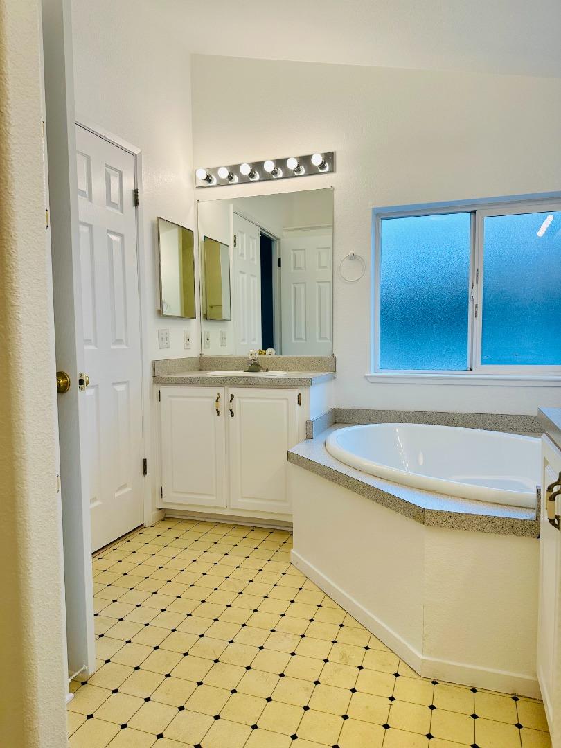 200 Ford Road, Unit 227 San Jose, CA 95138 - Photo 22 of 27 a bathroom with a sink a bathtub and a shower