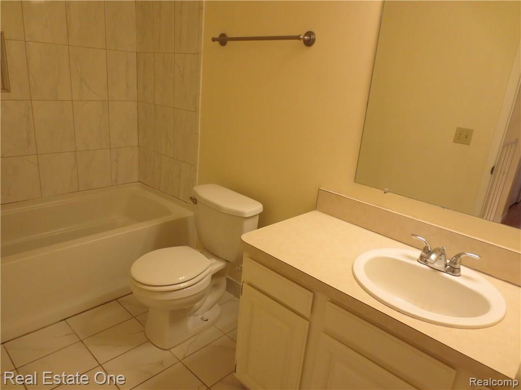 1436 Crescent Lane, Unit 320 Rochester, MI 48306 - Photo 26 of 34