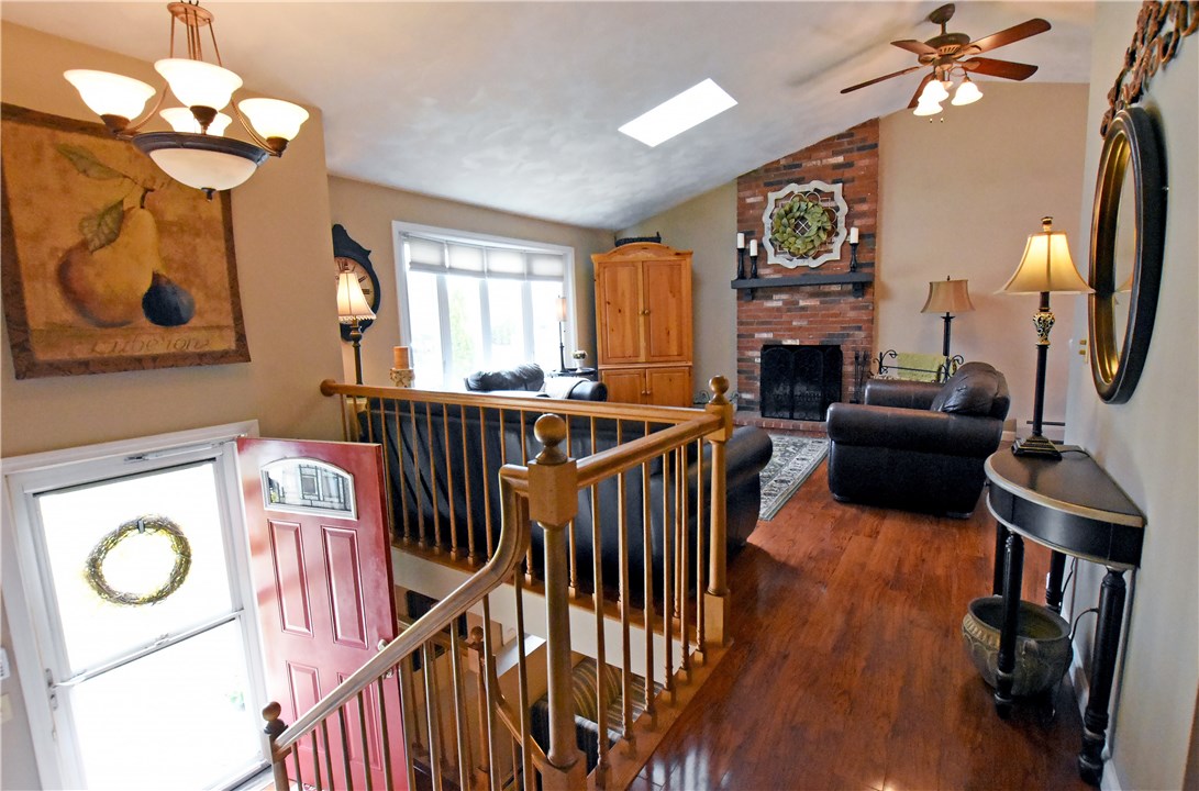 28 Blacksmith Road Seekonk, MA 02771 - Photo 3 of 33 Gallery Image 3