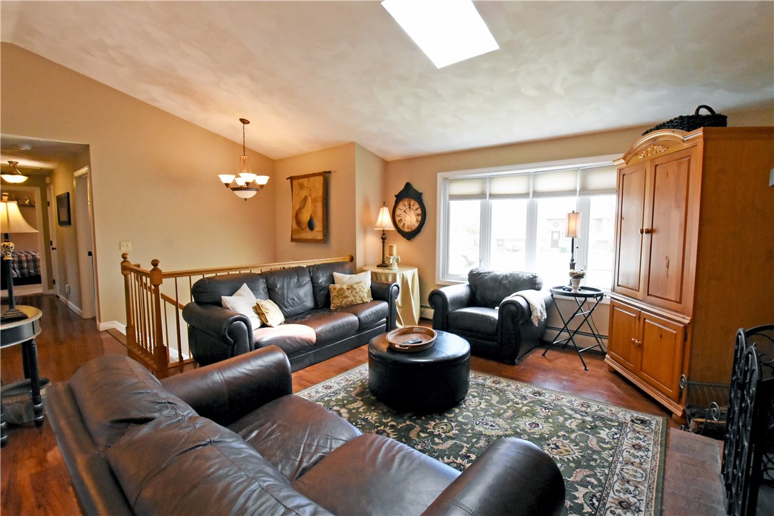 28 Blacksmith Road Seekonk, MA 02771 - Photo 4 of 33 Gallery Image 4
