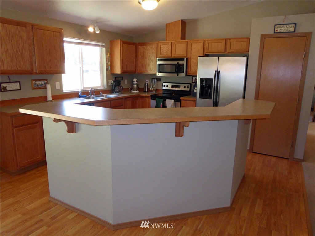 9112 James Road Southwest Rochester, WA 98579 - Photo 3 of 25