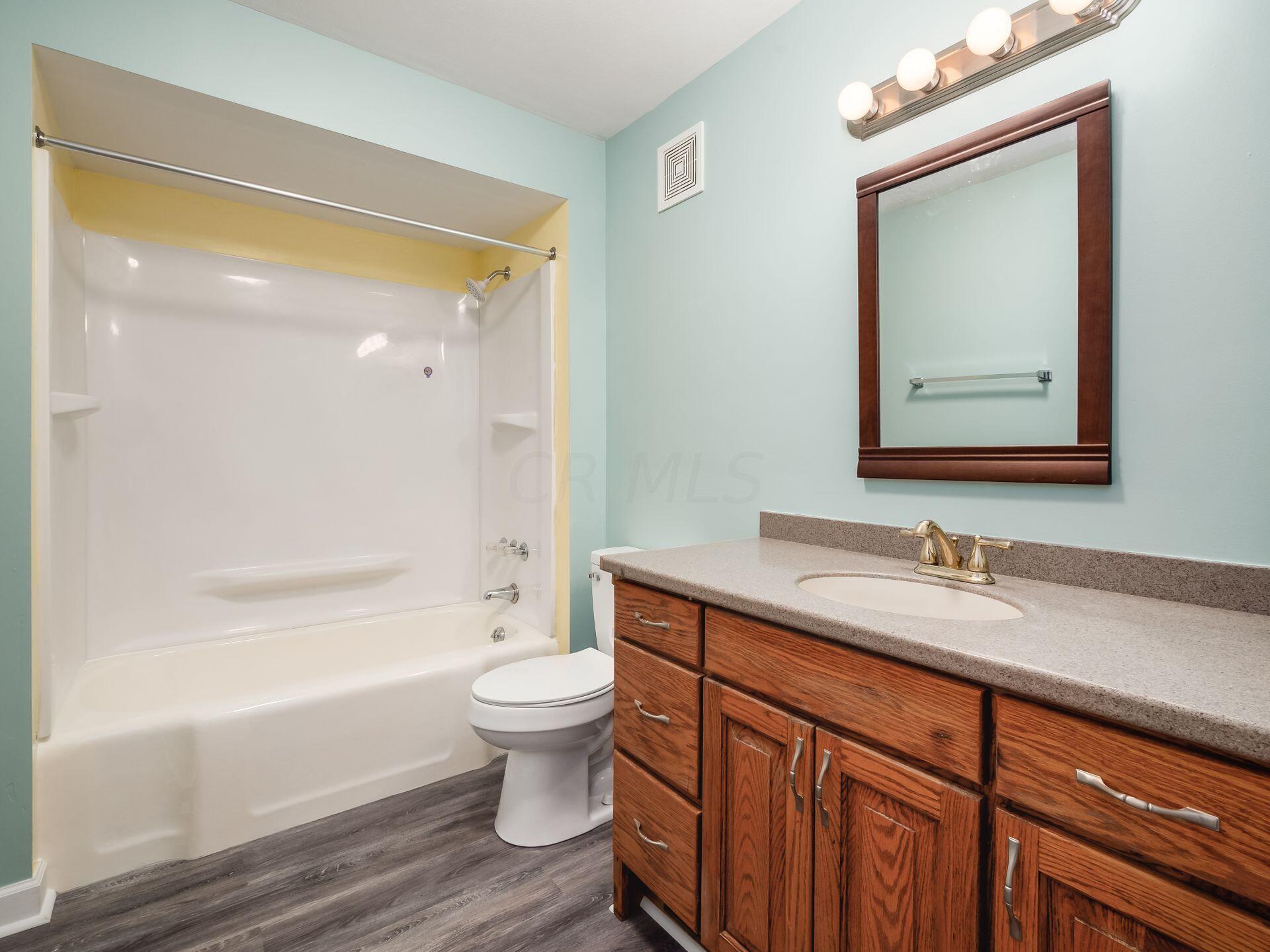 826 Sheridan Road Marion, OH 43302 - Photo 17 of 30 Full Bathroom