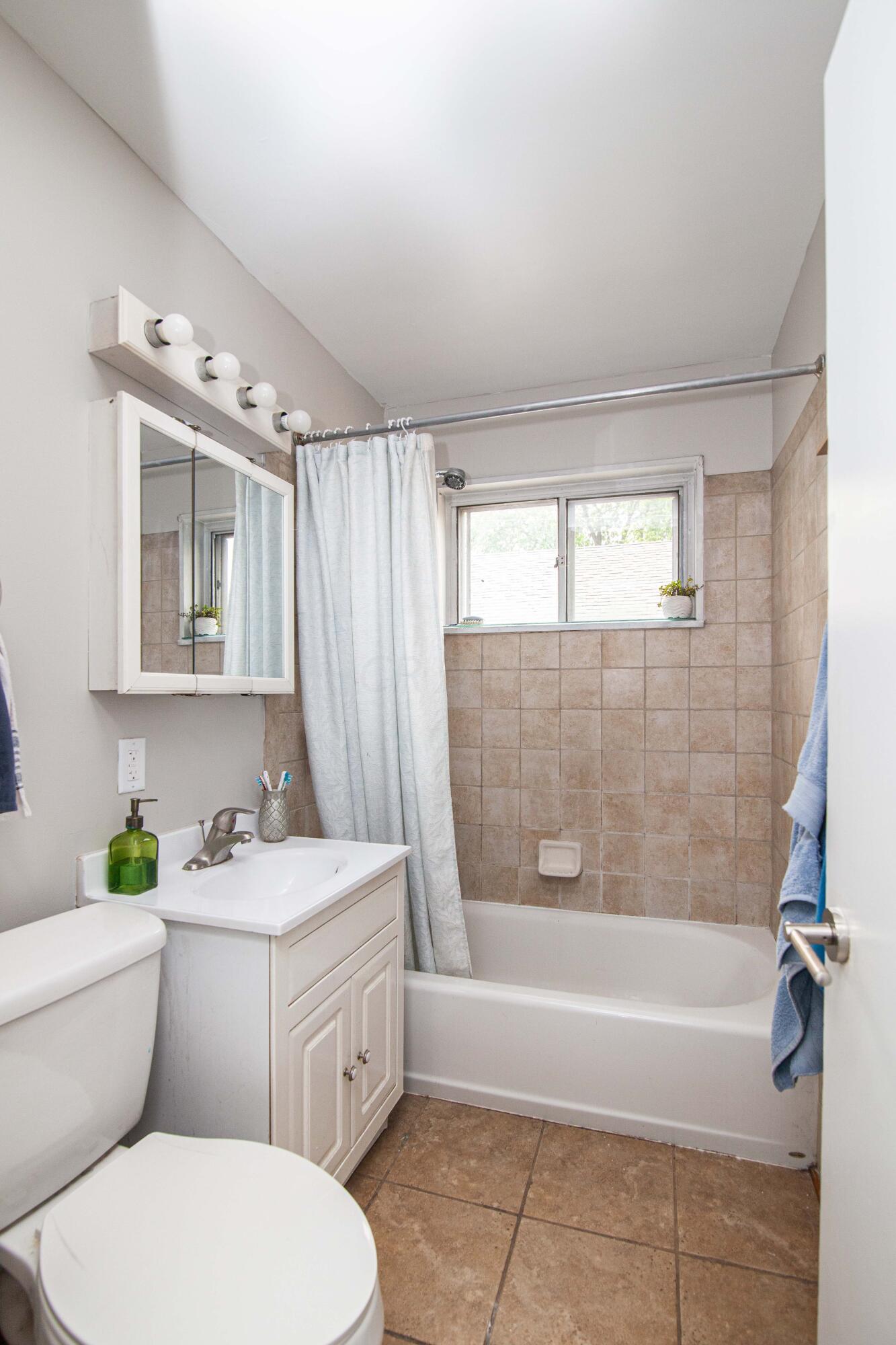 3217 Howey Road Columbus, OH 43224 - Photo 7 of 23 Howey Rd-19