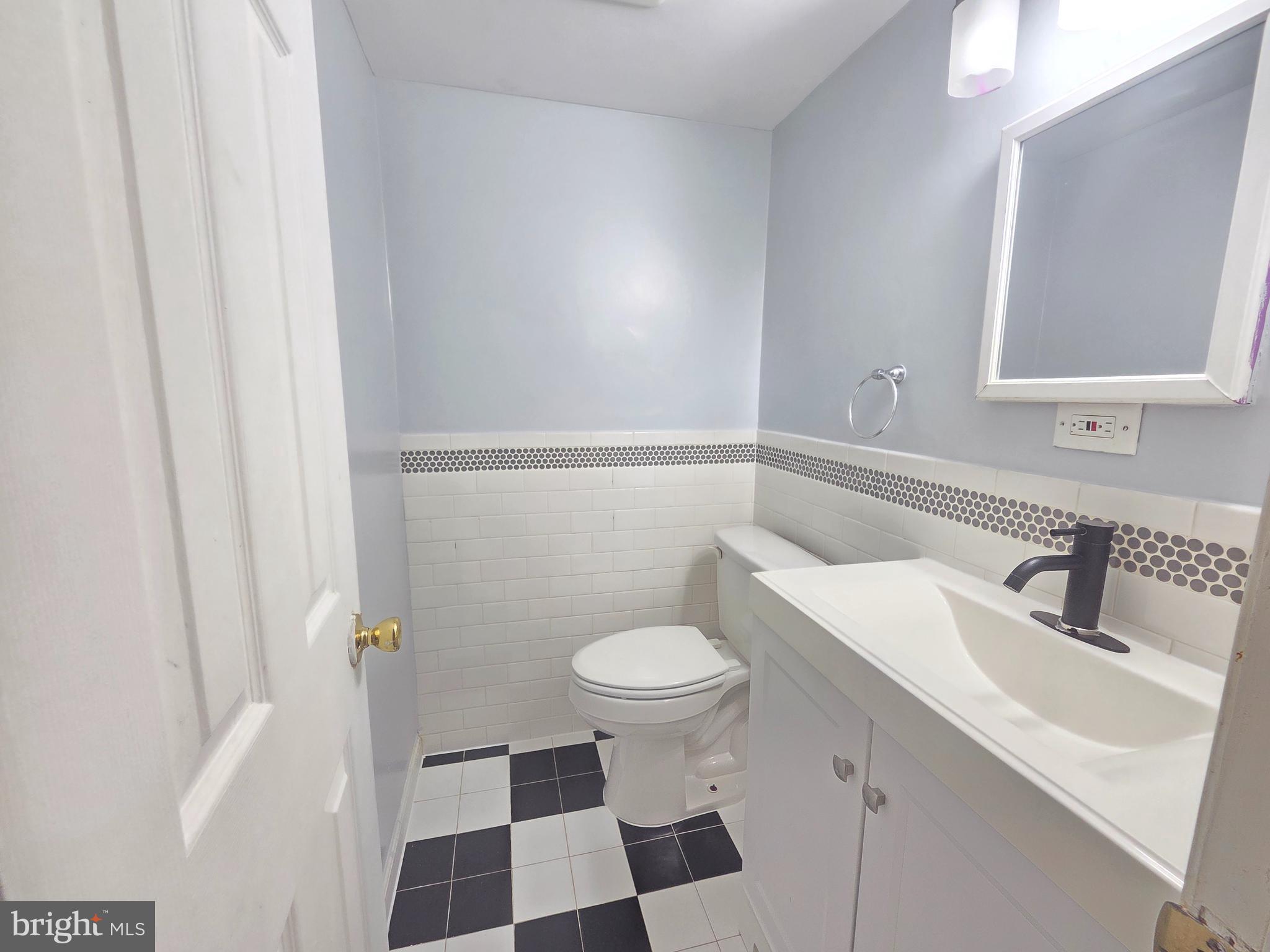12658 Dara Drive, Unit 102 Woodbridge, VA 22192 - Photo 17 of 19 a bathroom with a sink and a mirror