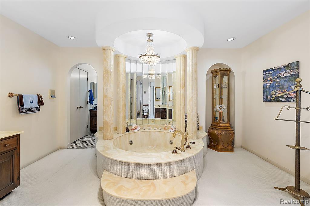 4670 Cove Road West Bloomfield, MI 48323 - Photo 20 of 37