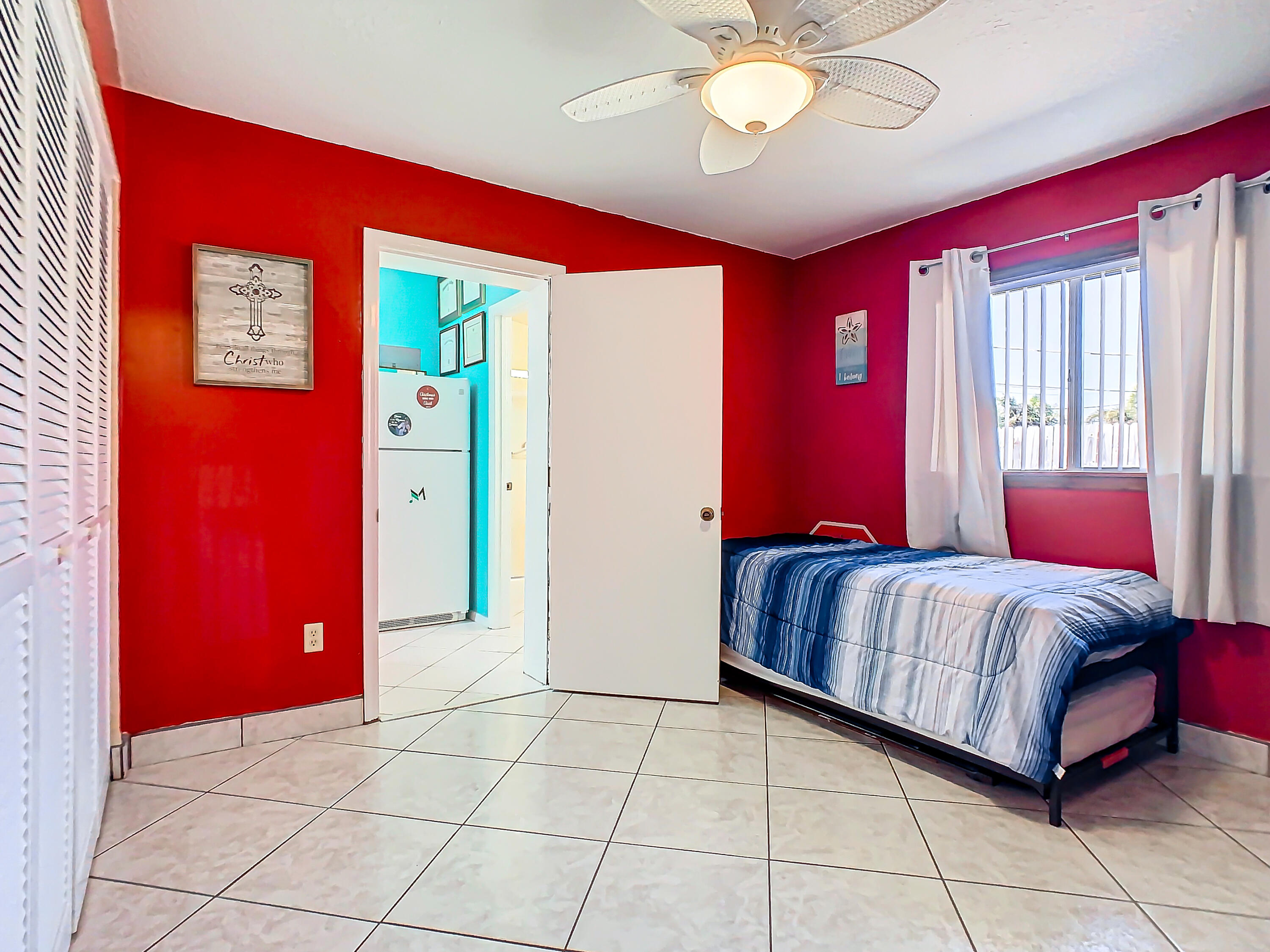409 Surf Road Melbourne Beach, FL 32951 - Photo 20 of 34 a spacious bedroom with a bed and a chandelier