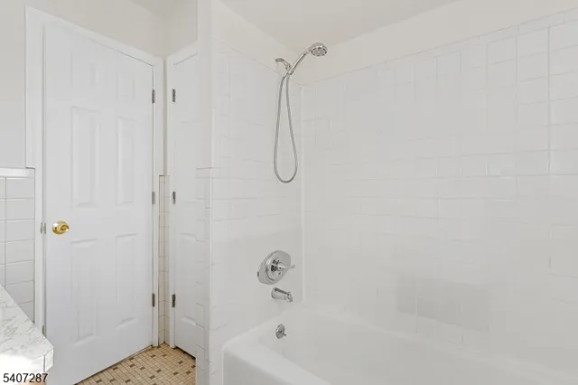 $2,150 | 145 Arnot Street, Unit 4B, Lodi, NJ 07644