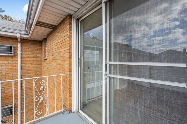 $2,150 | 145 Arnot Street, Unit 4B, Lodi, NJ 07644