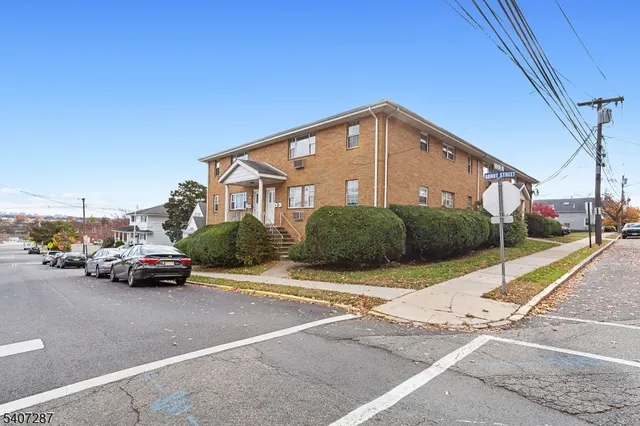 $2,150 | 145 Arnot Street, Unit 4B, Lodi, NJ 07644