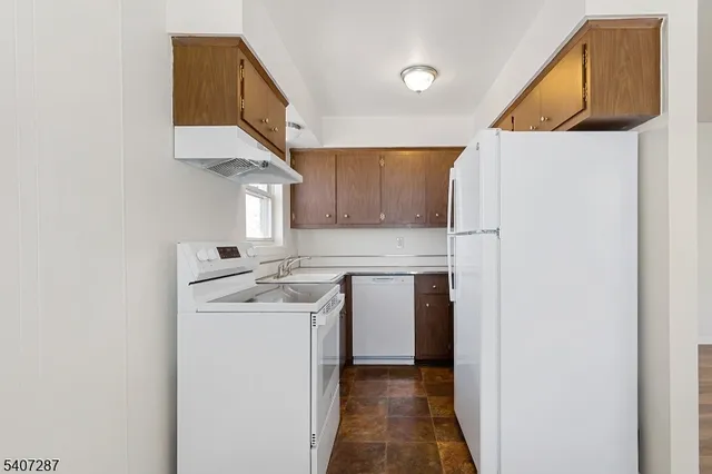 $2,150 | 145 Arnot Street, Unit 4B, Lodi, NJ 07644