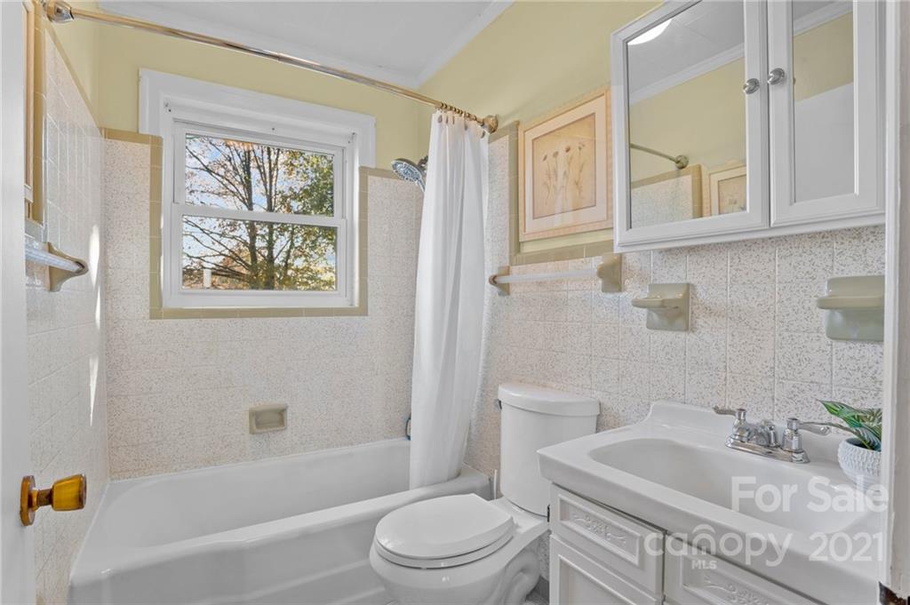 2125 Stack Road Monroe, NC 28112 - Photo 18 of 38 a bathroom with a sink a toilet and a bathtub