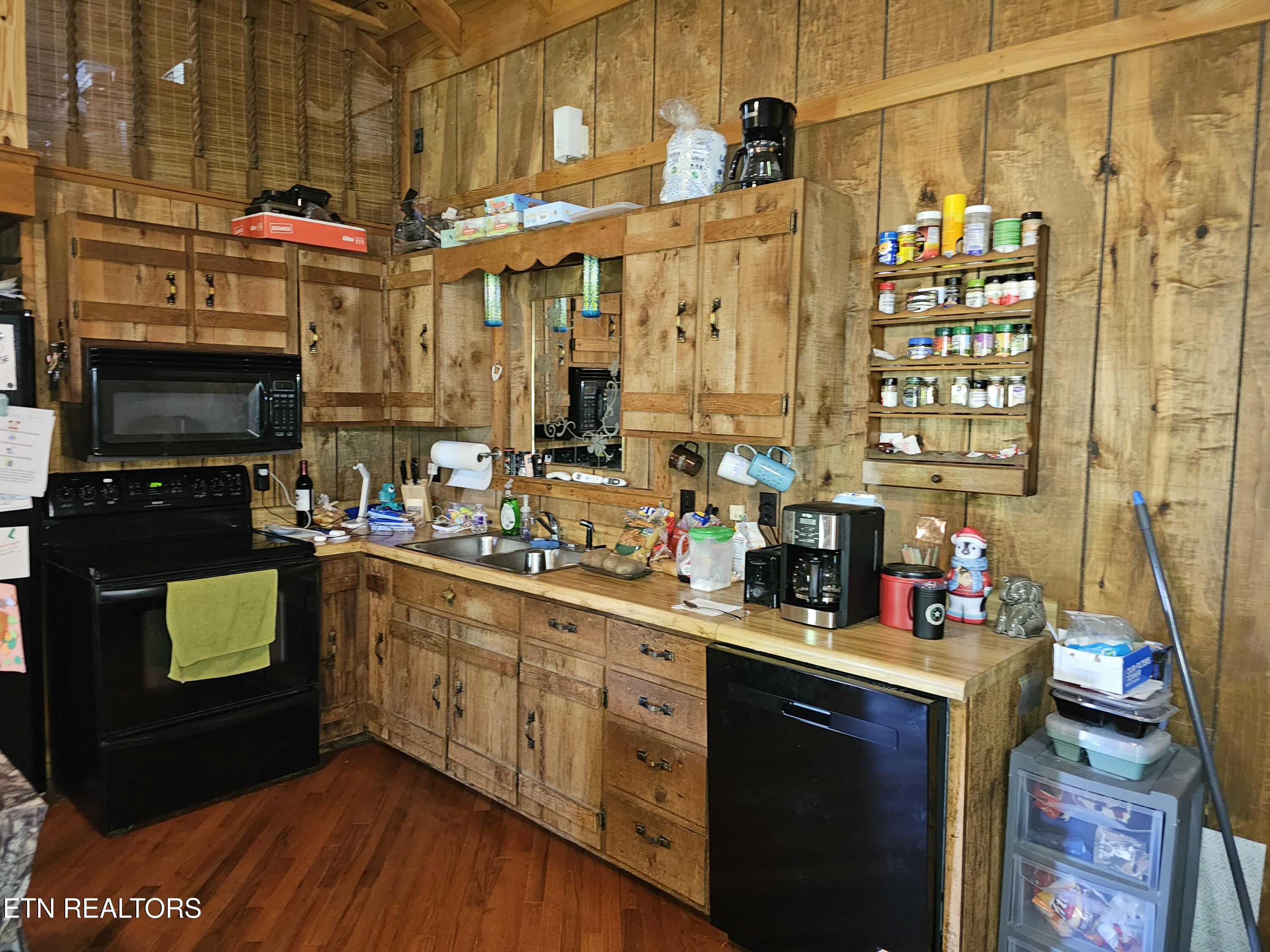 728 Essary Road Tazewell, TN 37879 - Photo 5 of 21 20250511_142523