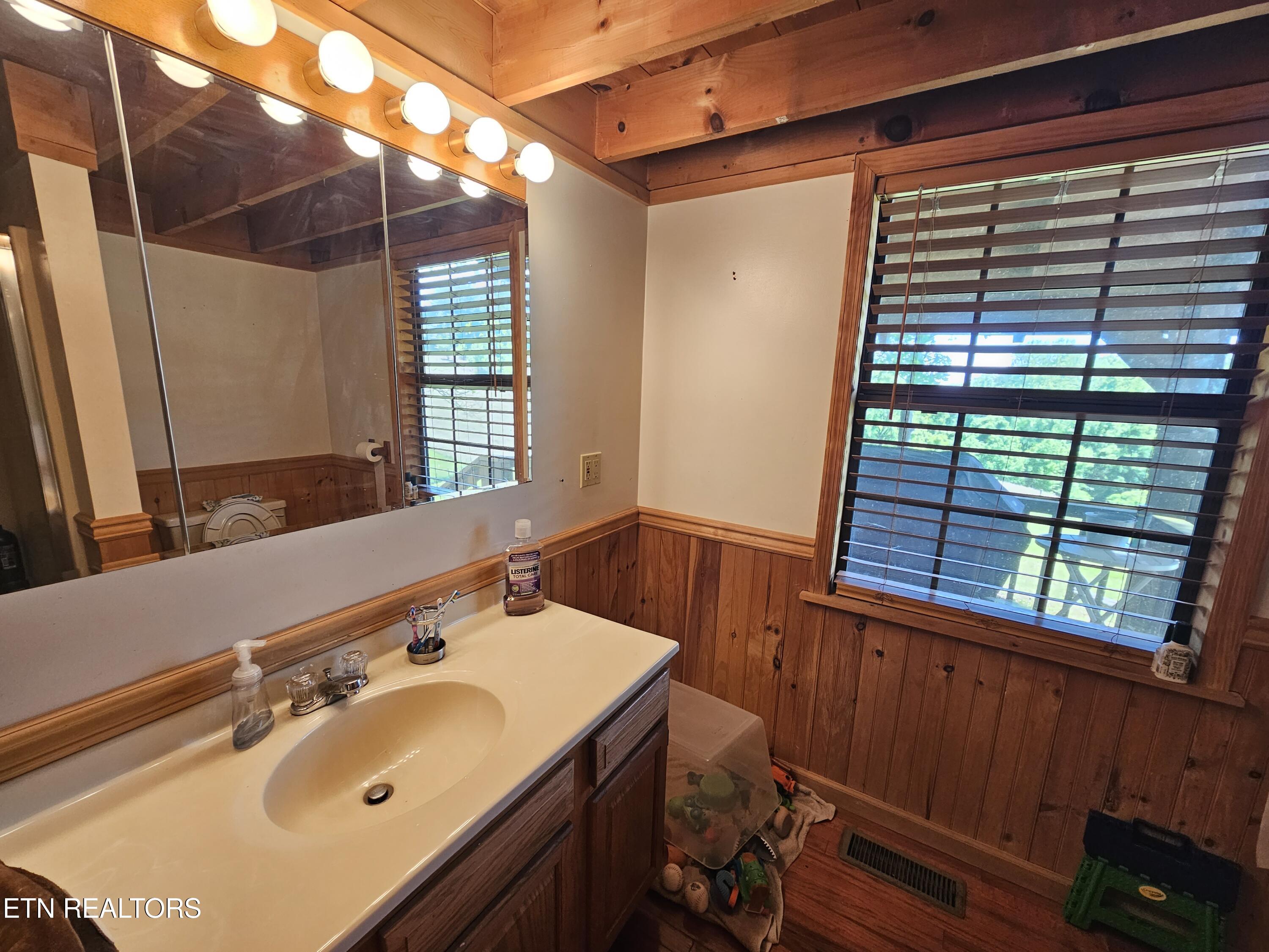 728 Essary Road Tazewell, TN 37879 - Photo 7 of 21 20250511_142553