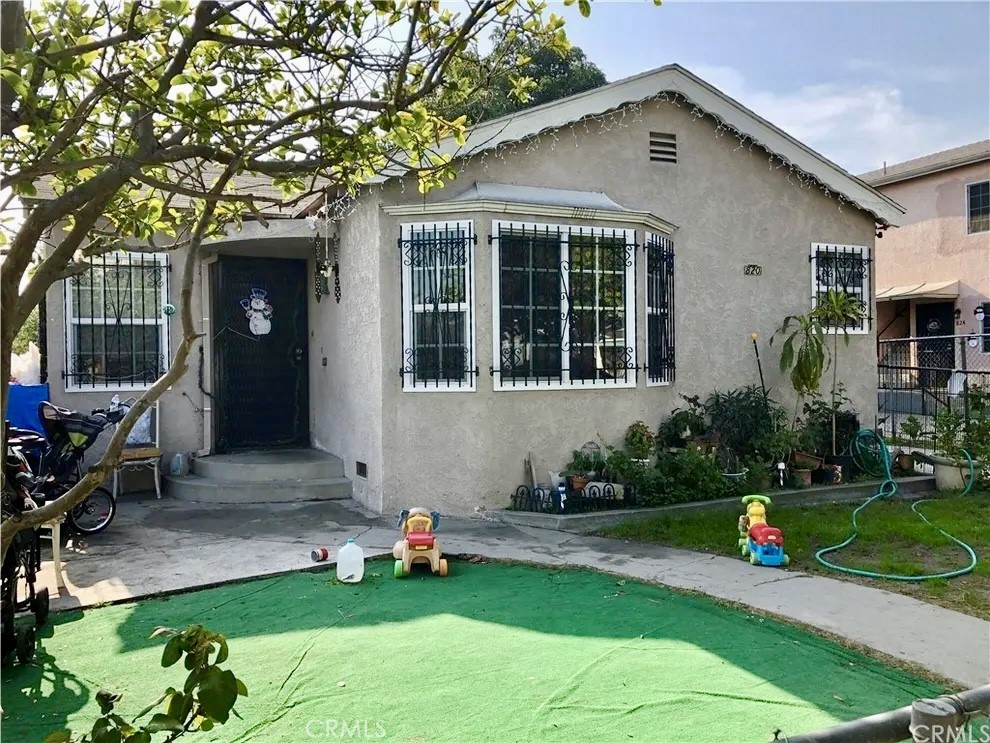 820-822 West 61st St  