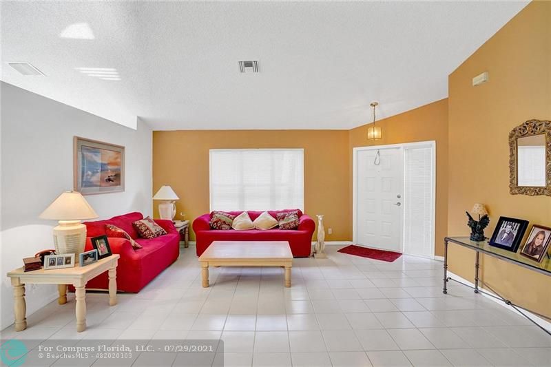 23339 Sunview Way Boca Raton, FL 33428 - Photo 8 of 28