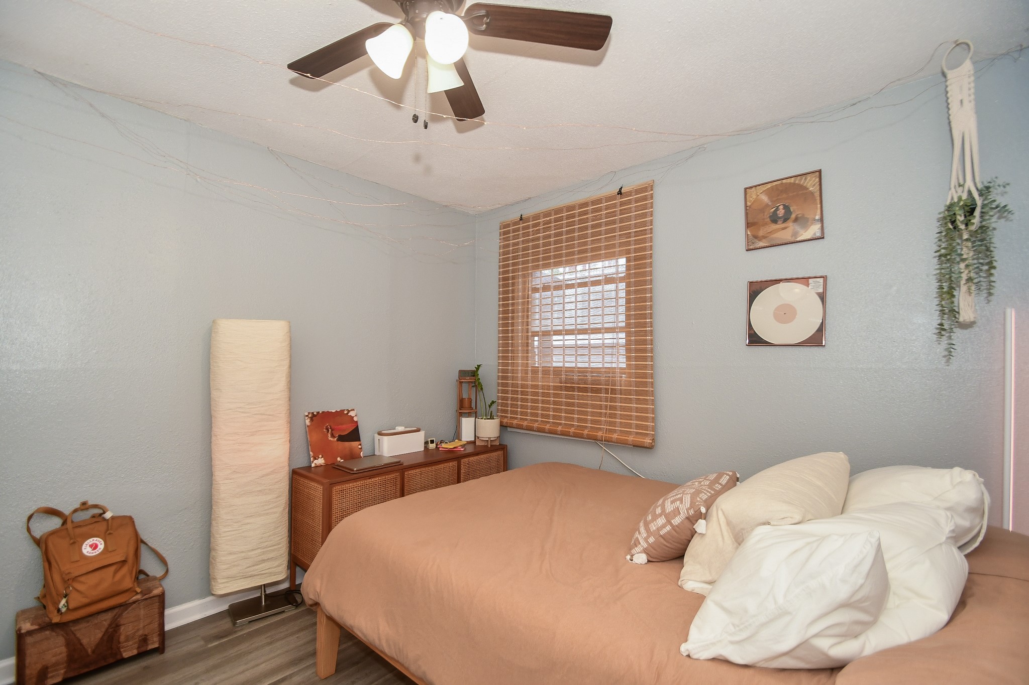 4623 Yupon Street, Unit 3 Houston, TX 77006 - Photo 12 of 18 a bedroom with a bed and a chandelier