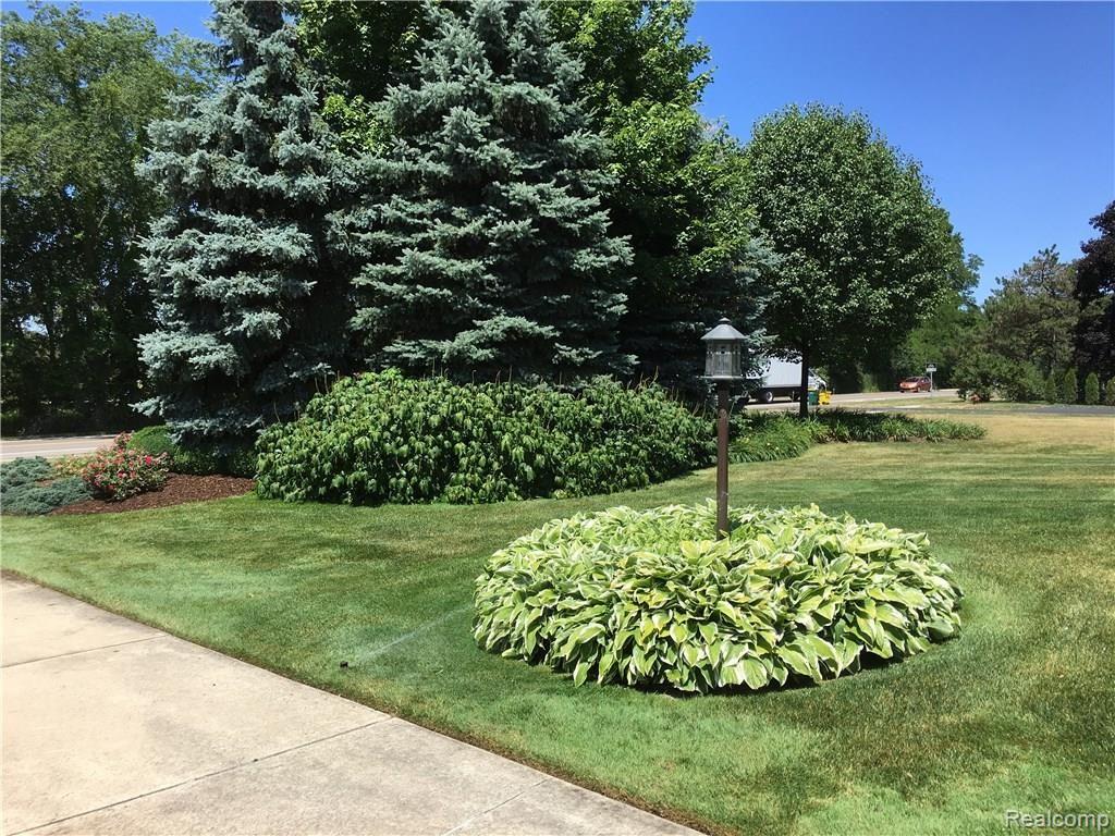 25124 Farmington Road Farmington, MI 48336 - Photo 9 of 50 front 6.JPG