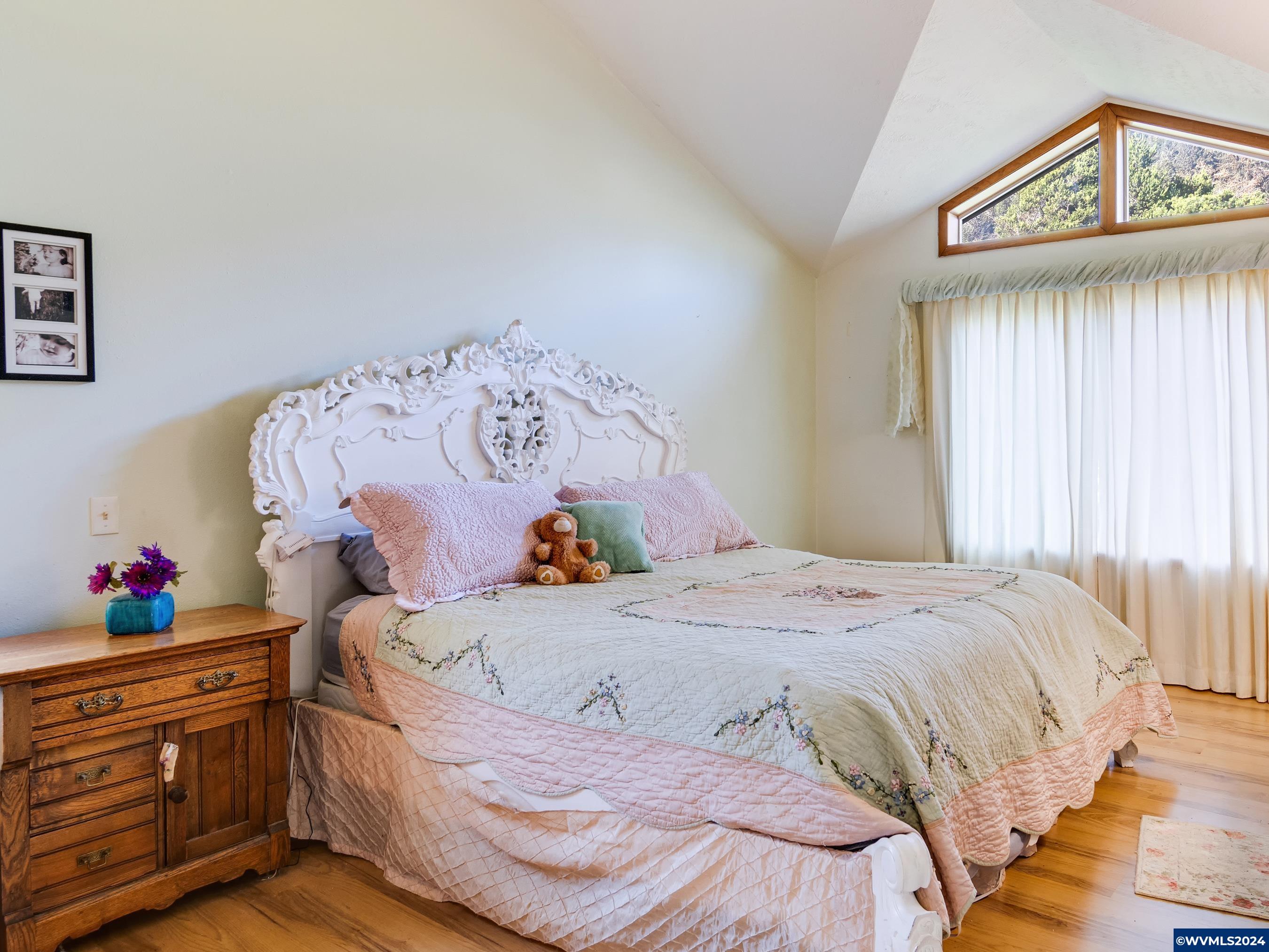 341 Combs Circle Yachats, OR 97498 - Photo 3 of 33