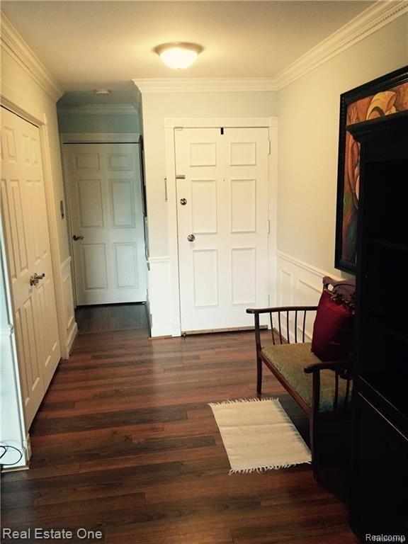 2027 Klingensmith Road Bloomfield Hills, MI 48302 - Photo 3 of 29