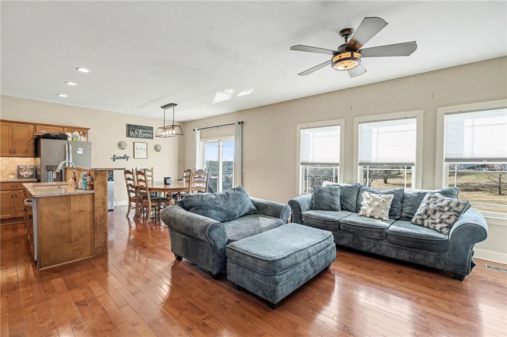 2706 Meadow Ridge Drive St. Joseph, MO 64504 - Photo 7 of 30