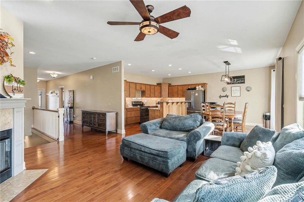 2706 Meadow Ridge Drive St. Joseph, MO 64504 - Photo 8 of 30