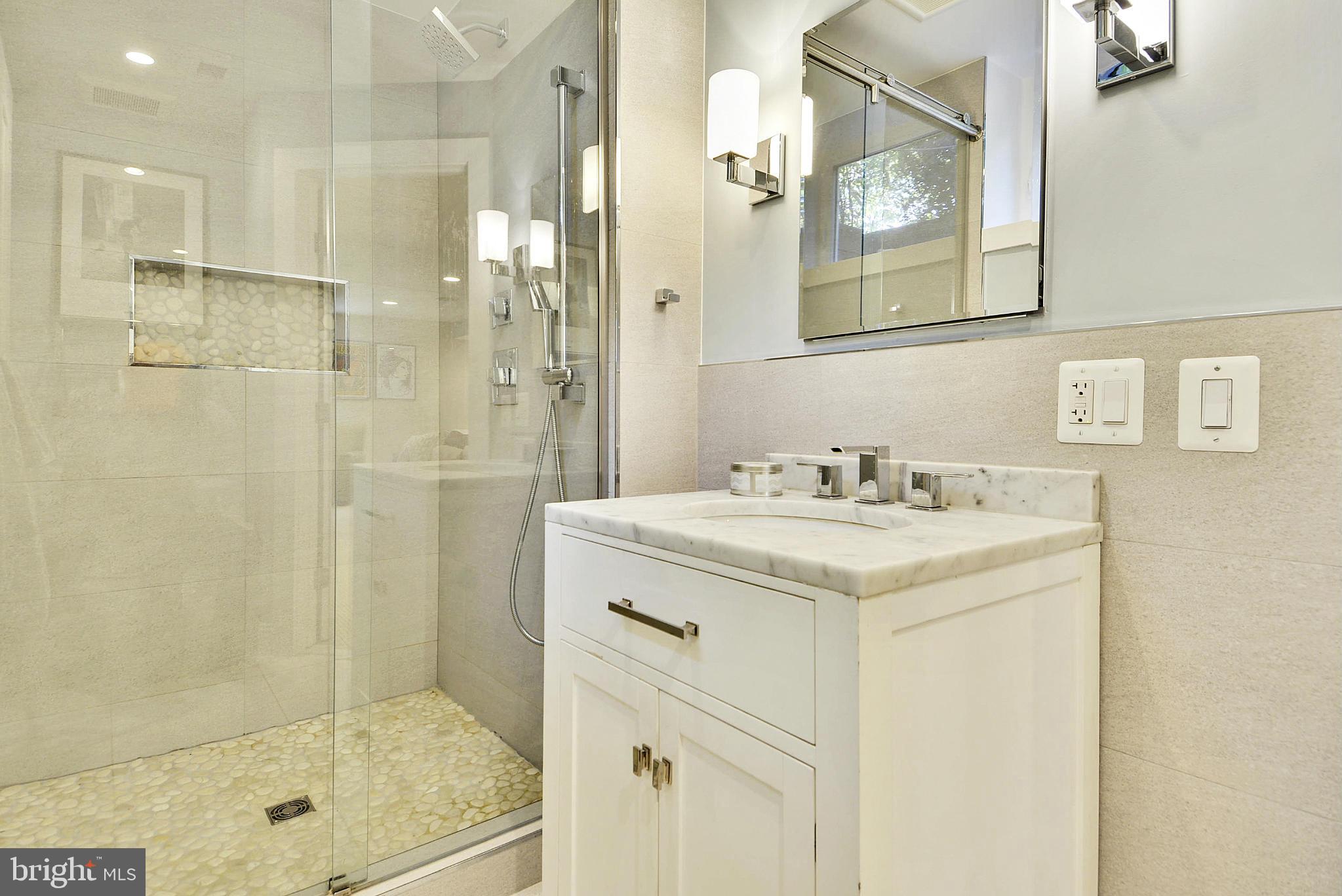 9207 2nd Avenue Silver Spring, MD 20910 - Photo 21 of 30 Bath