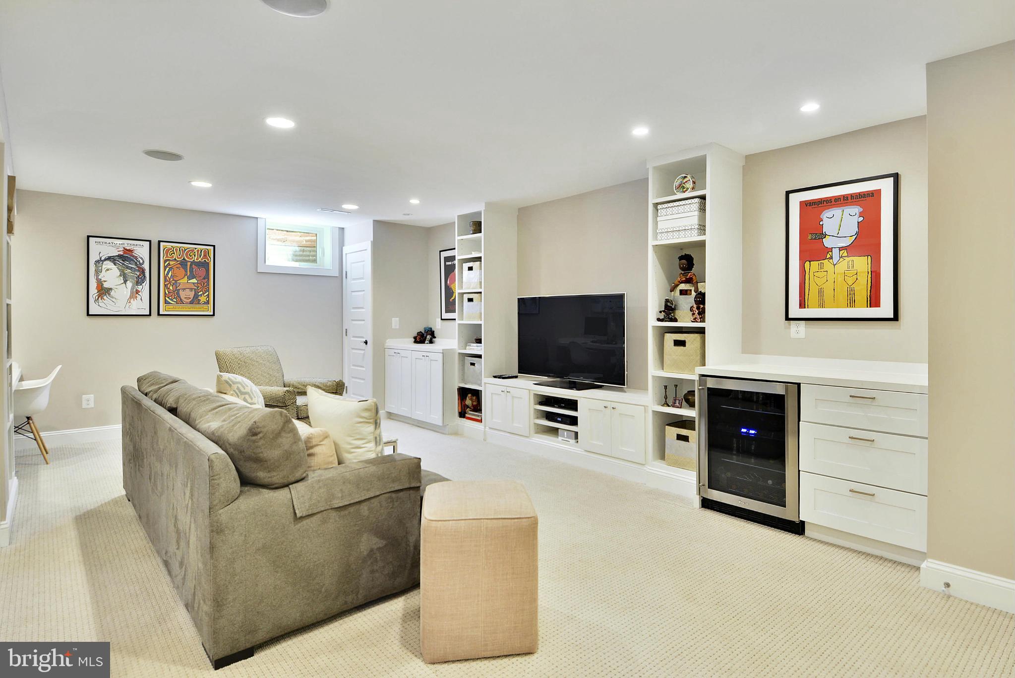 9207 2nd Avenue Silver Spring, MD 20910 - Photo 23 of 30 Family Room