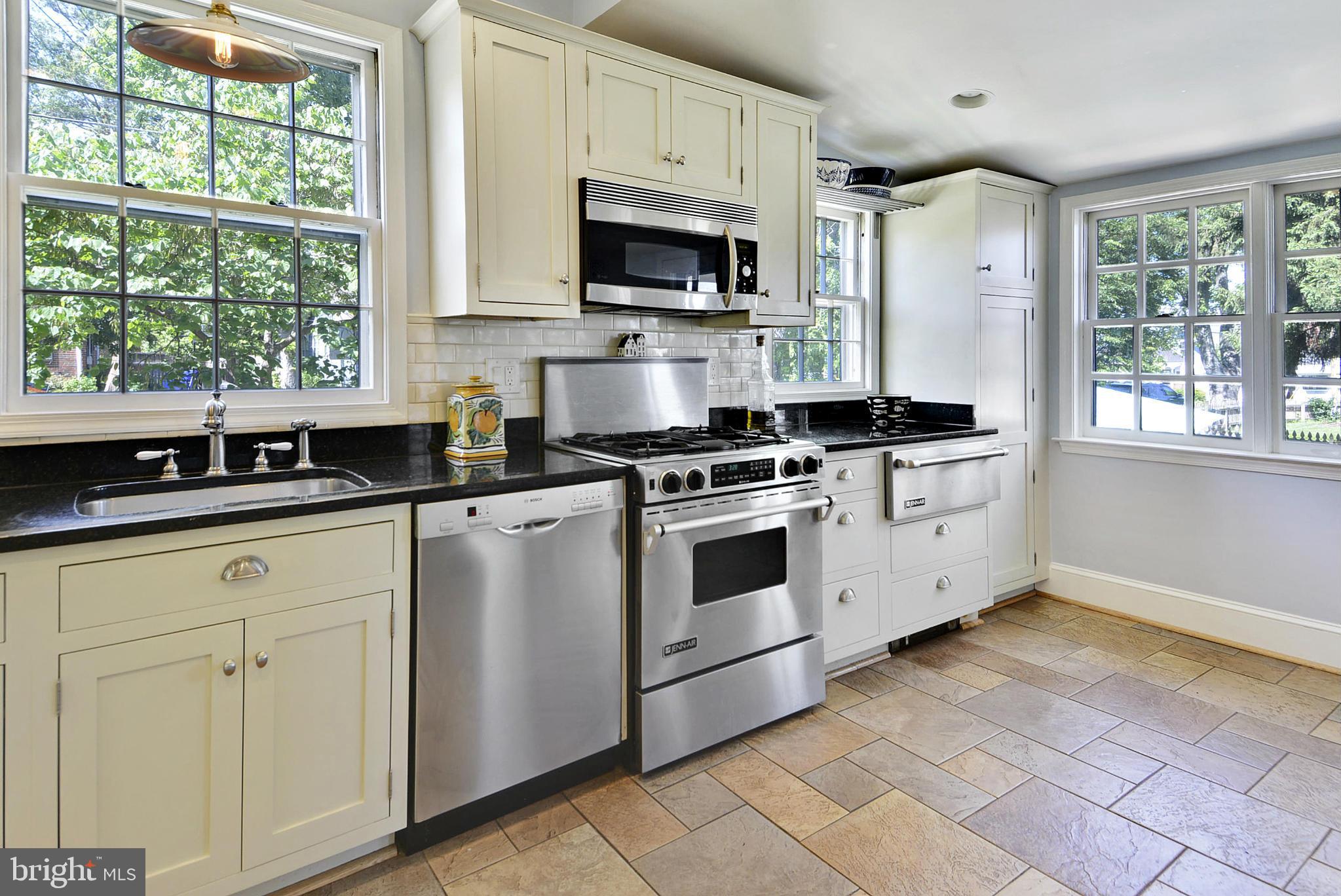 9207 2nd Avenue Silver Spring, MD 20910 - Photo 4 of 30 Kitchen