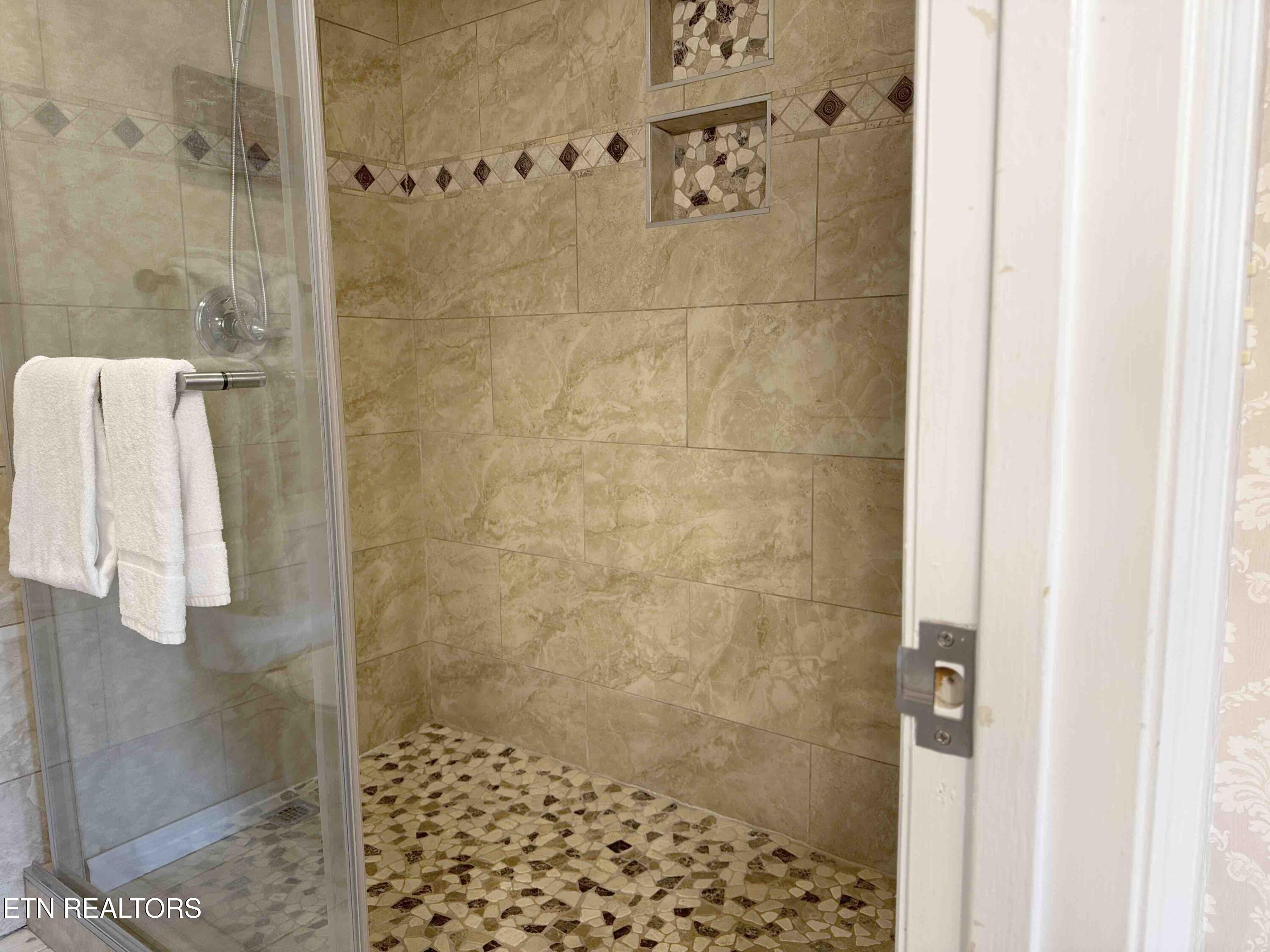 3215 North River Road, Unit STE 307 Pigeon Forge, TN 37863 - Photo 17 of 49 MShower3