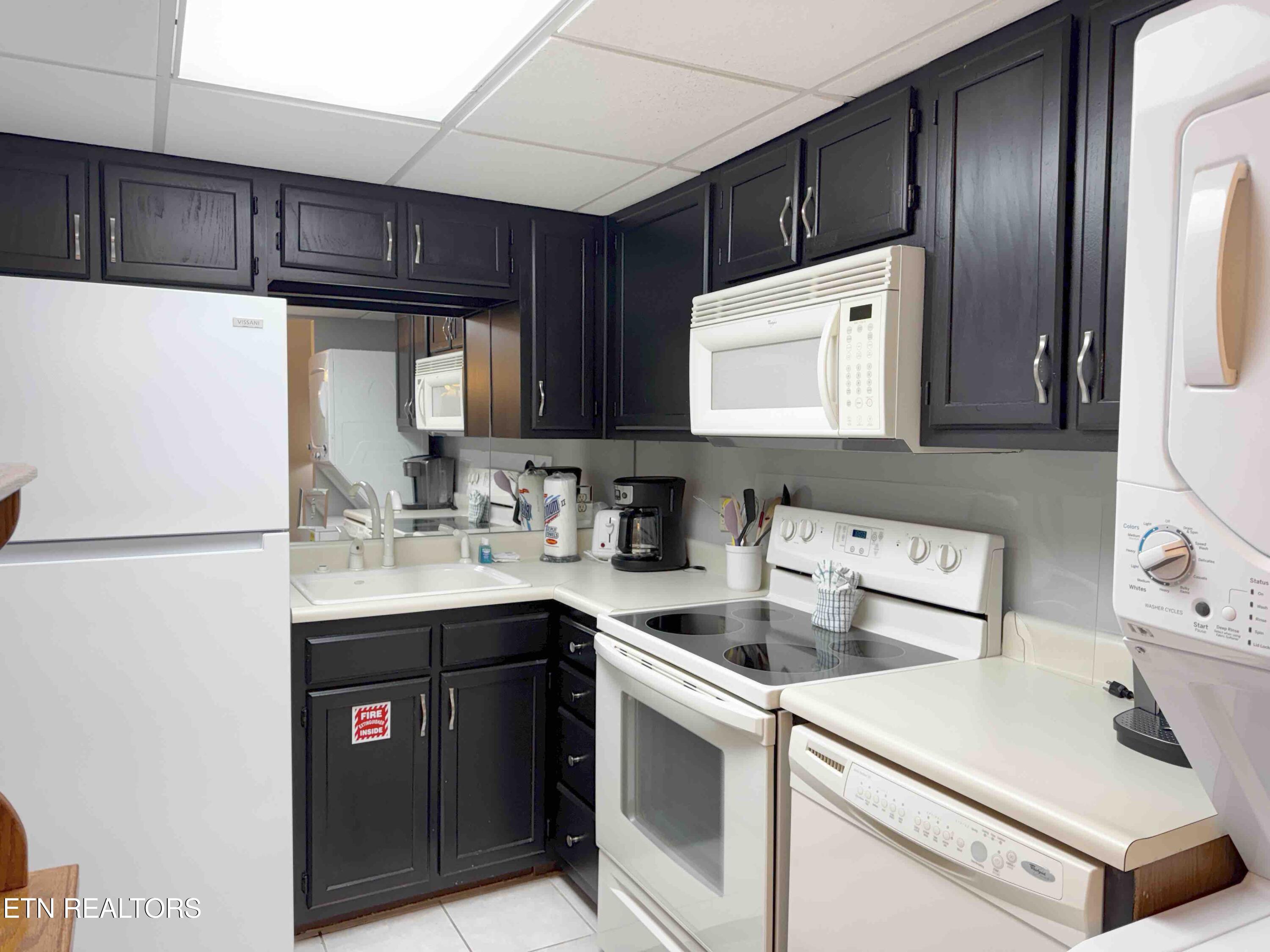 3215 North River Road, Unit STE 307 Pigeon Forge, TN 37863 - Photo 22 of 49 Kitchen2