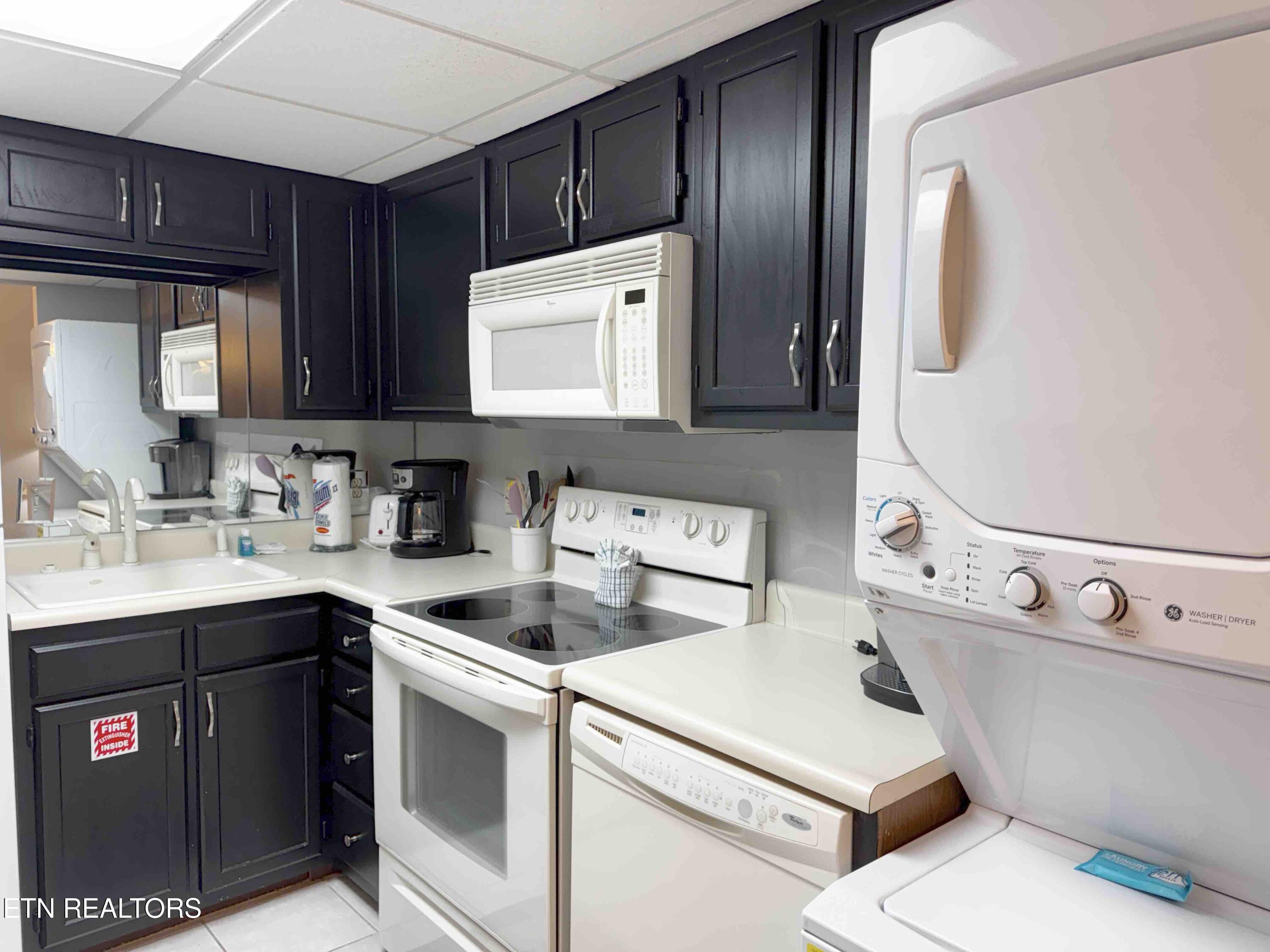 3215 North River Road, Unit STE 307 Pigeon Forge, TN 37863 - Photo 23 of 49 Kitchen