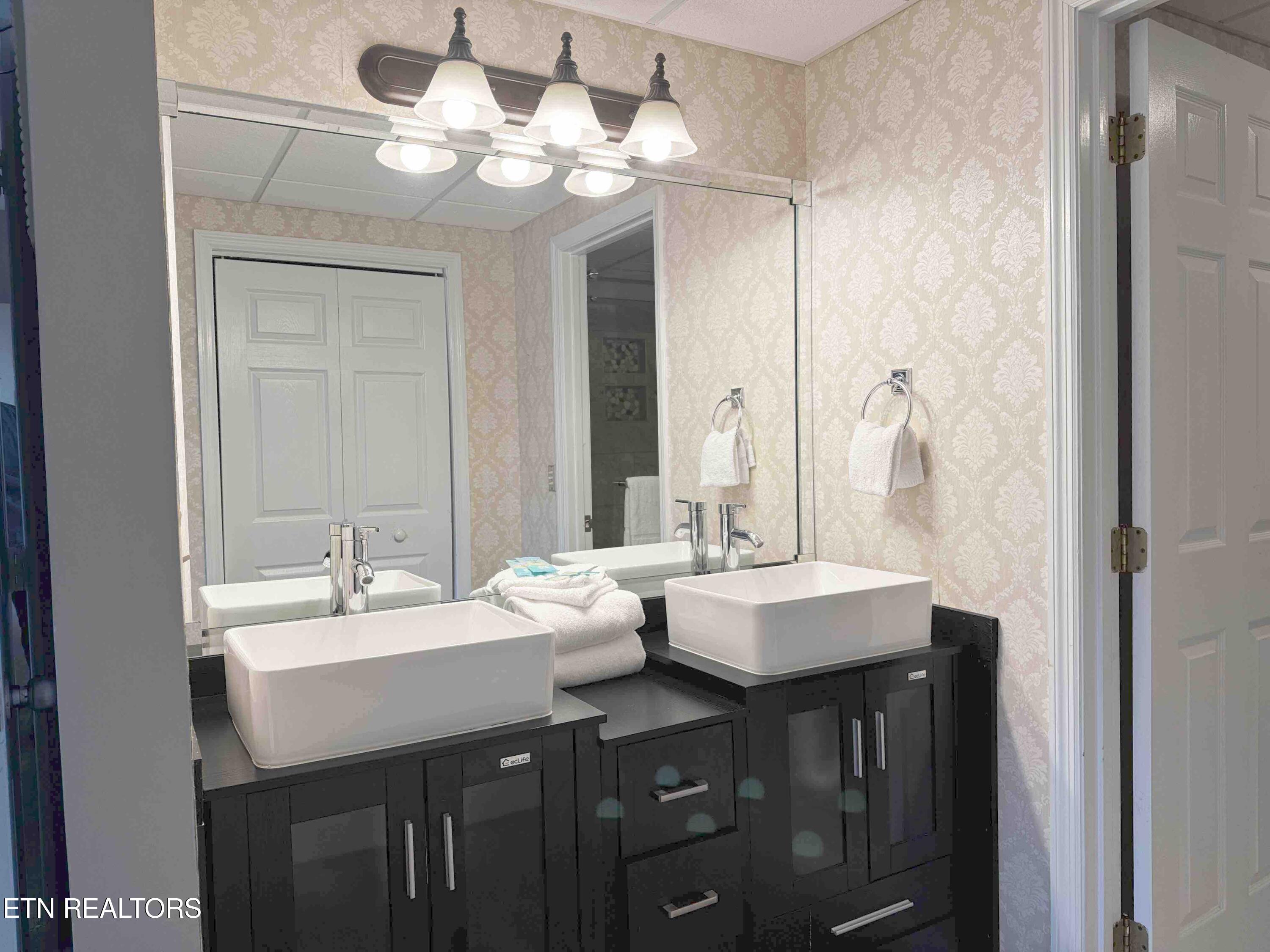 3215 North River Road, Unit STE 307 Pigeon Forge, TN 37863 - Photo 4 of 49 MBath3