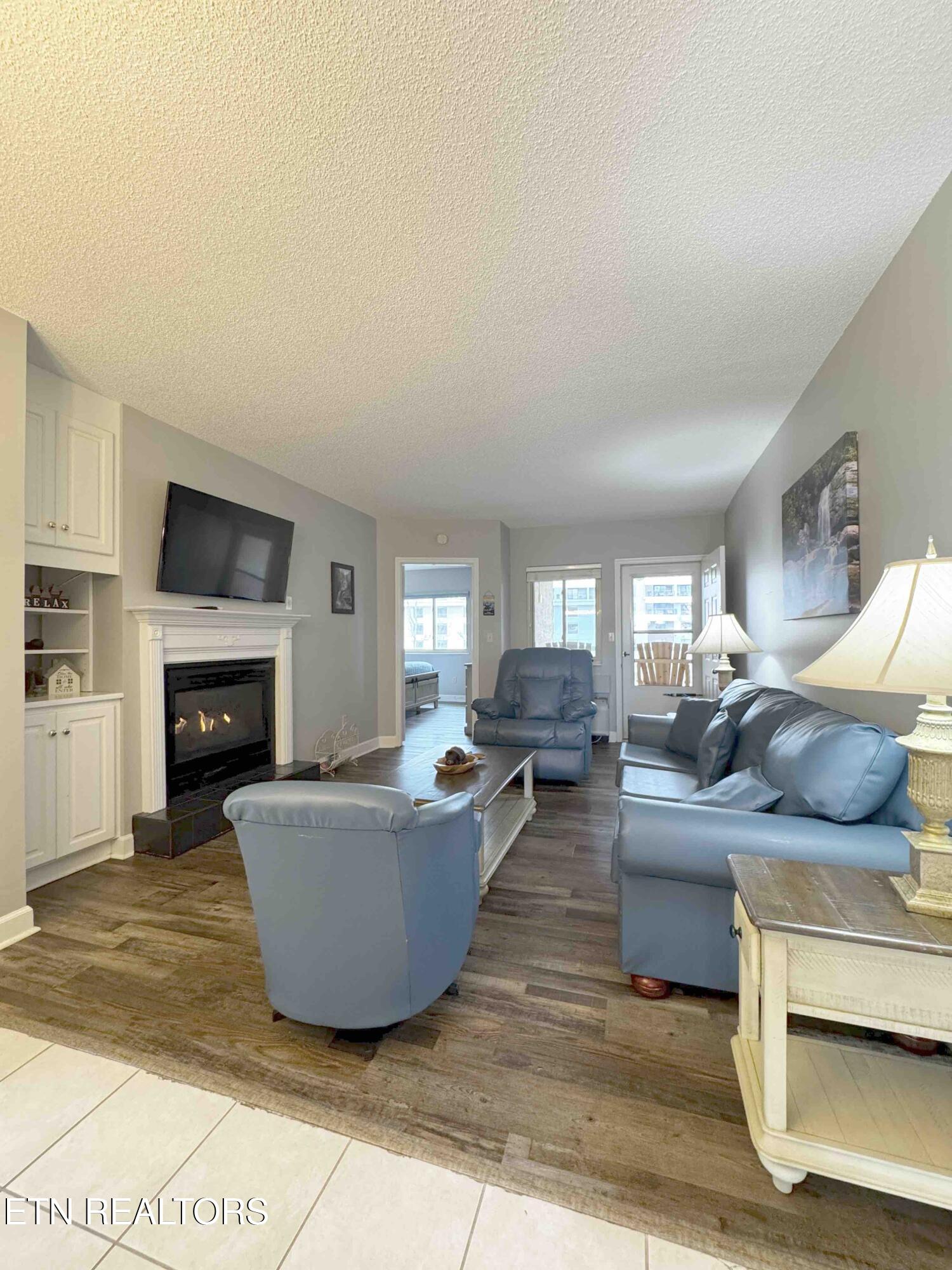 3215 North River Road, Unit STE 307 Pigeon Forge, TN 37863 - Photo 10 of 49 LivRm5