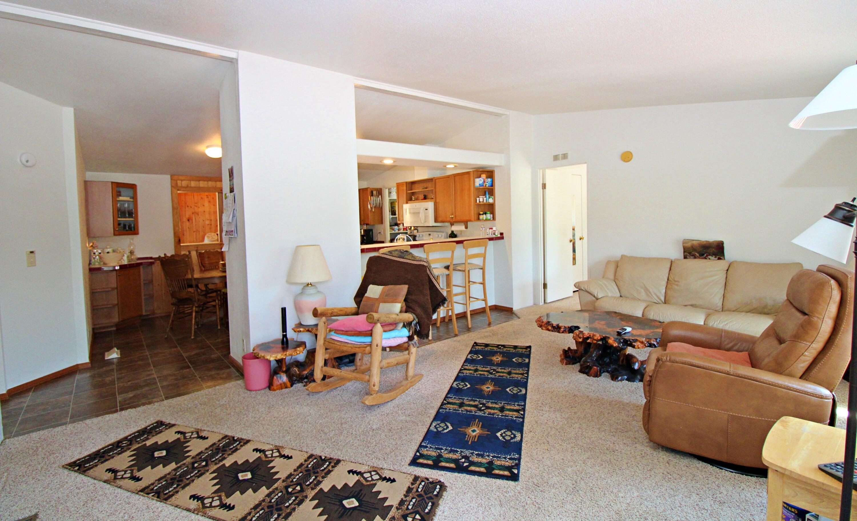 7732 North Applegate Road Grants Pass, OR 97527 - Photo 14 of 40 Living room