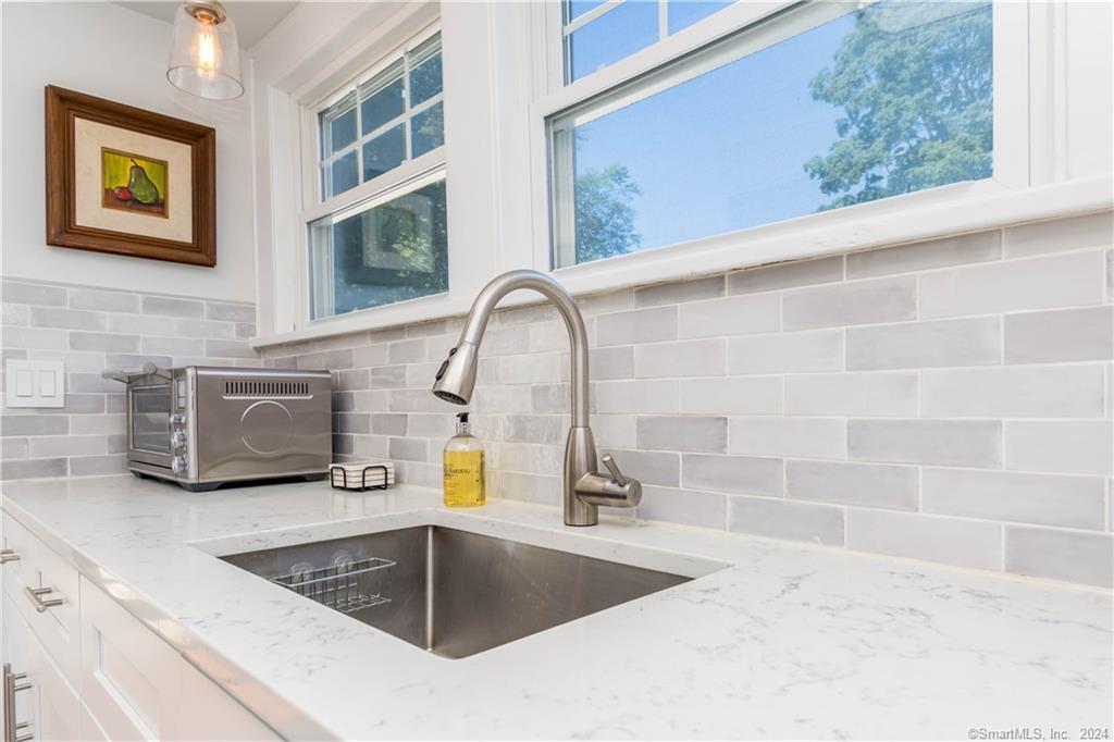 303 Wakeman Road Fairfield, CT 06824 - Photo 15 of 40