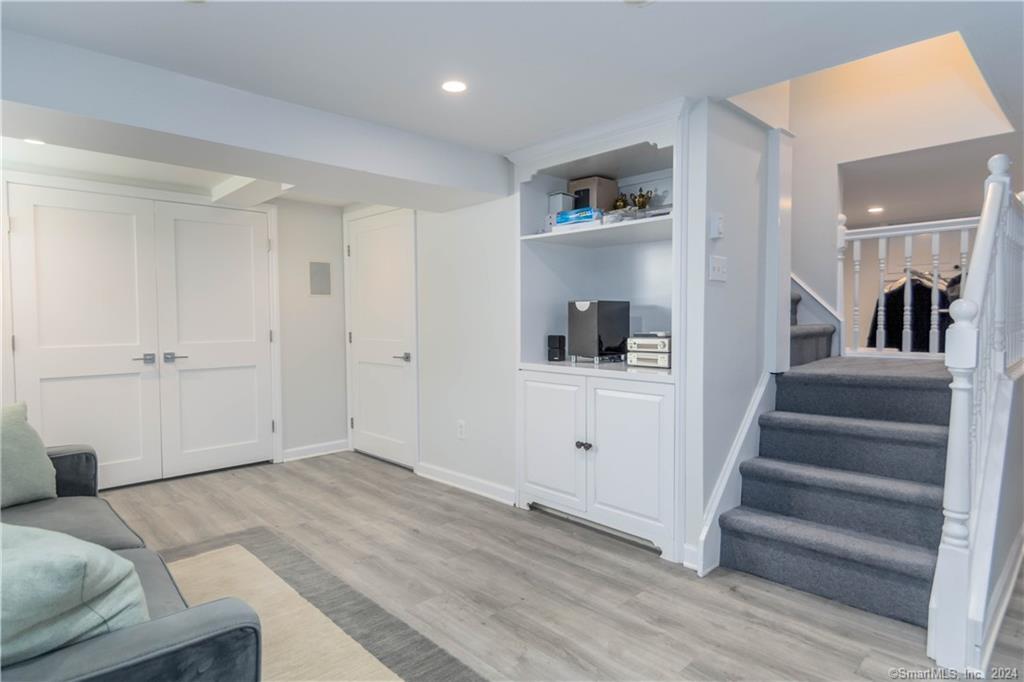 303 Wakeman Road Fairfield, CT 06824 - Photo 32 of 40