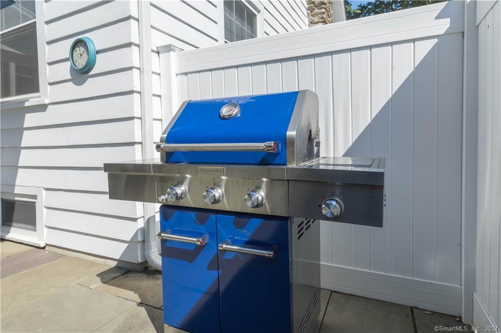 303 Wakeman Road Fairfield, CT 06824 - Photo 36 of 40