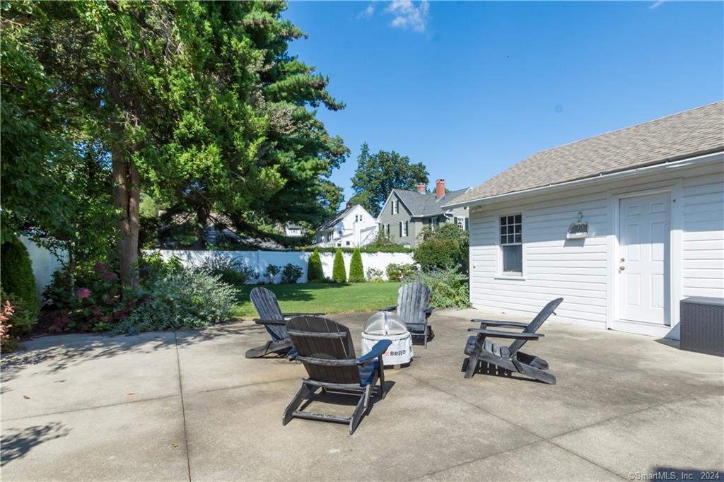 303 Wakeman Road Fairfield, CT 06824 - Photo 37 of 40