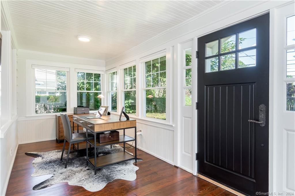 303 Wakeman Road Fairfield, CT 06824 - Photo 4 of 40