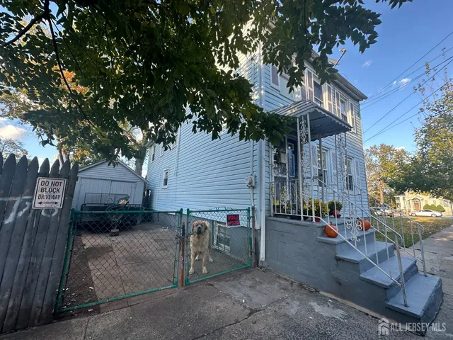 a view of a car park in front of house